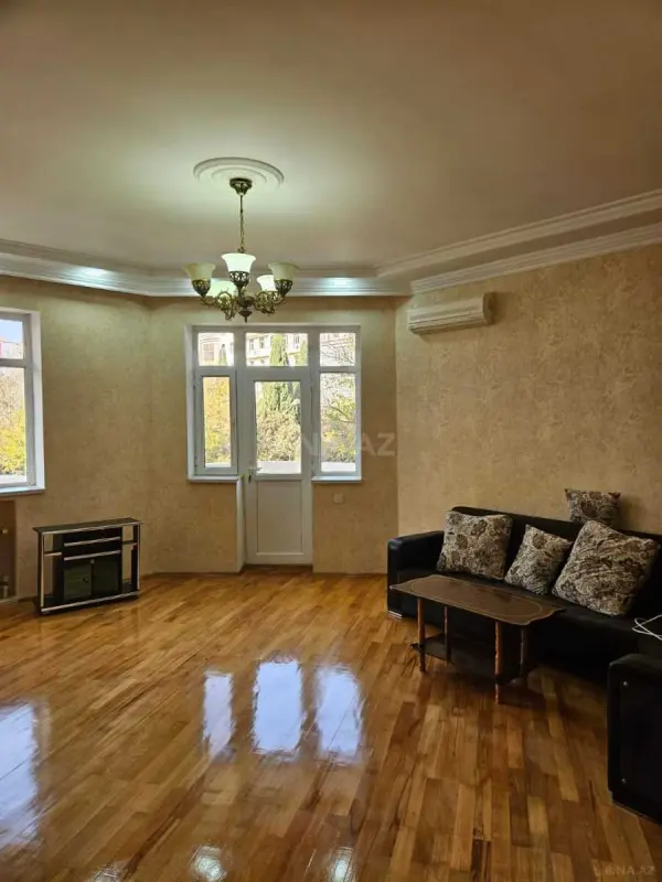 Kirayə verilir 3 otaqlı mənzil 147 m²