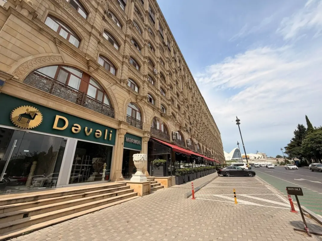 Satılır 4 otaqlı mənzil 110 m²