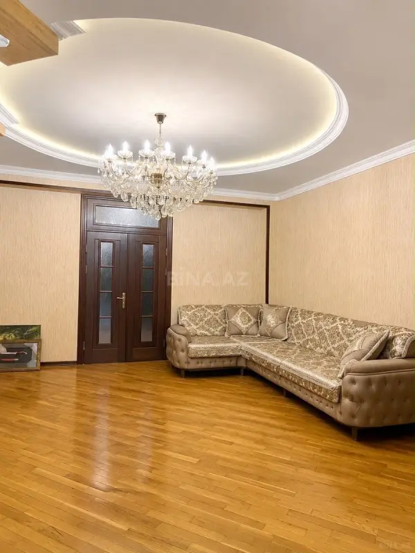 Kirayə verilir 3 otaqlı mənzil 142 m²