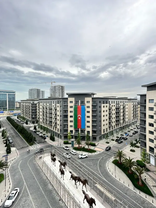 Satılır 3 otaqlı mənzil 127 m²