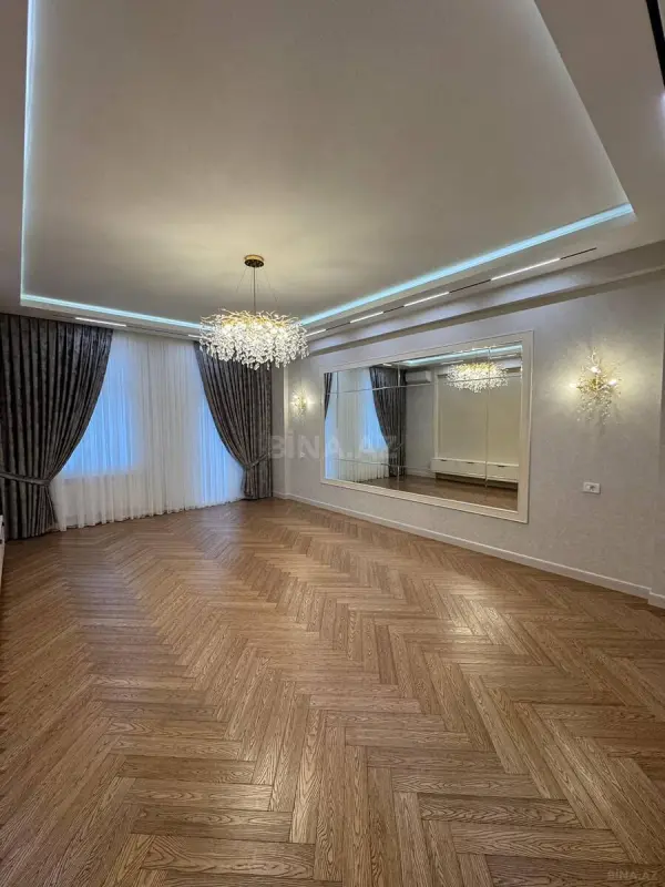 Satılır 4 otaqlı mənzil 180 m²