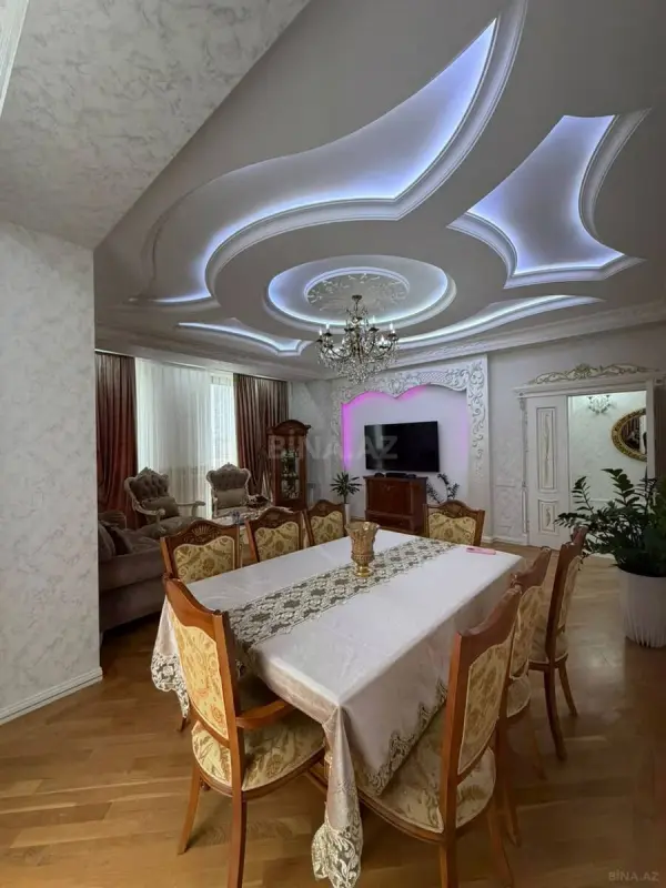 Satılır 3 otaqlı mənzil 142 m²