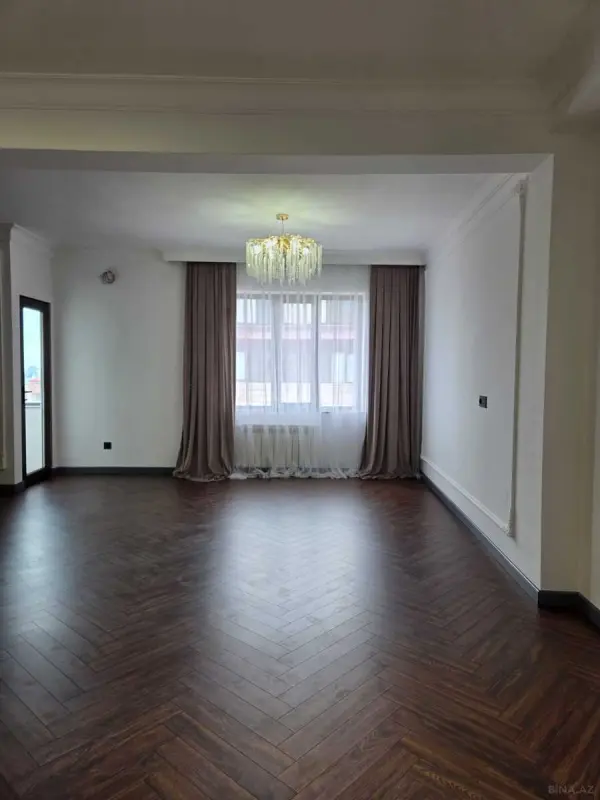 Satılır 3 otaqlı mənzil 142 m²