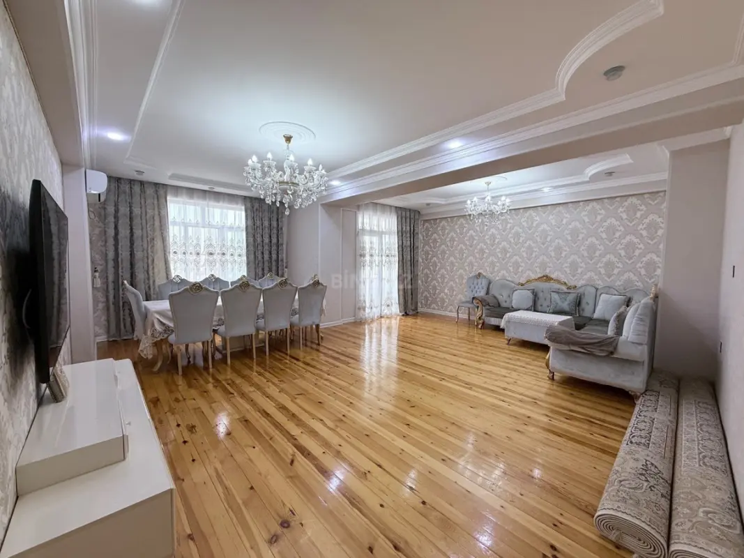 Satılır 4 otaqlı mənzil 200 m²