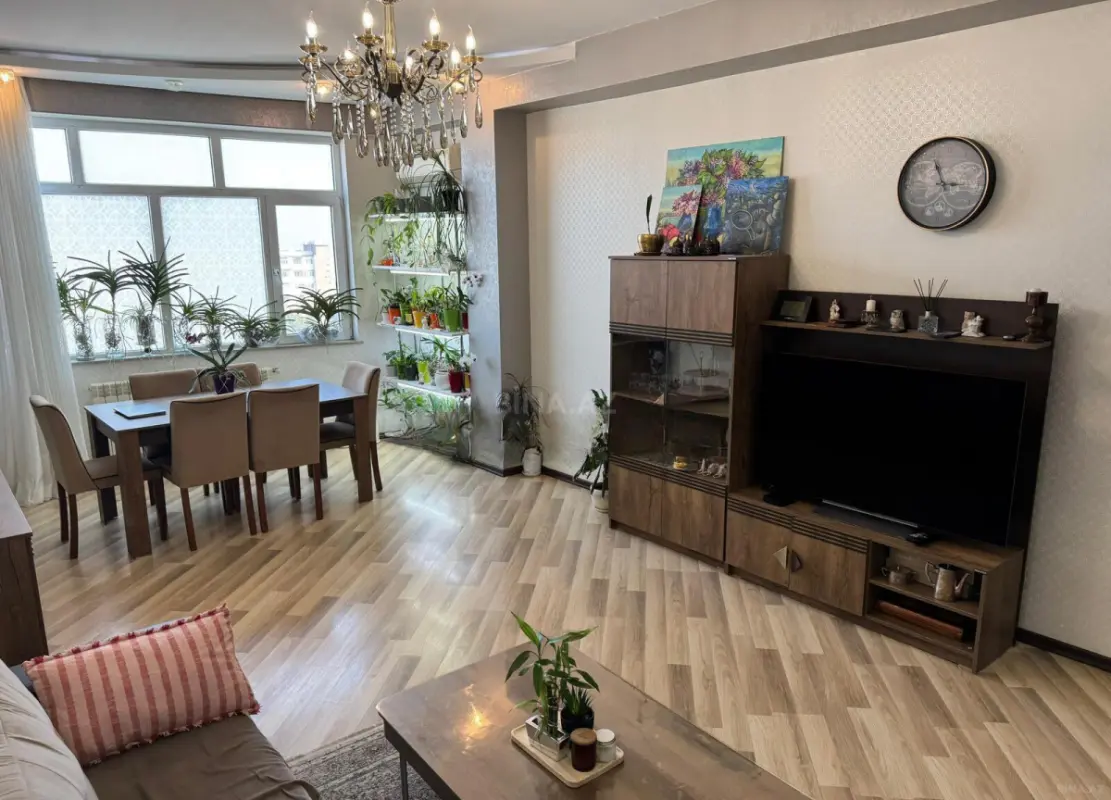 Satılır 4 otaqlı mənzil 127 m²