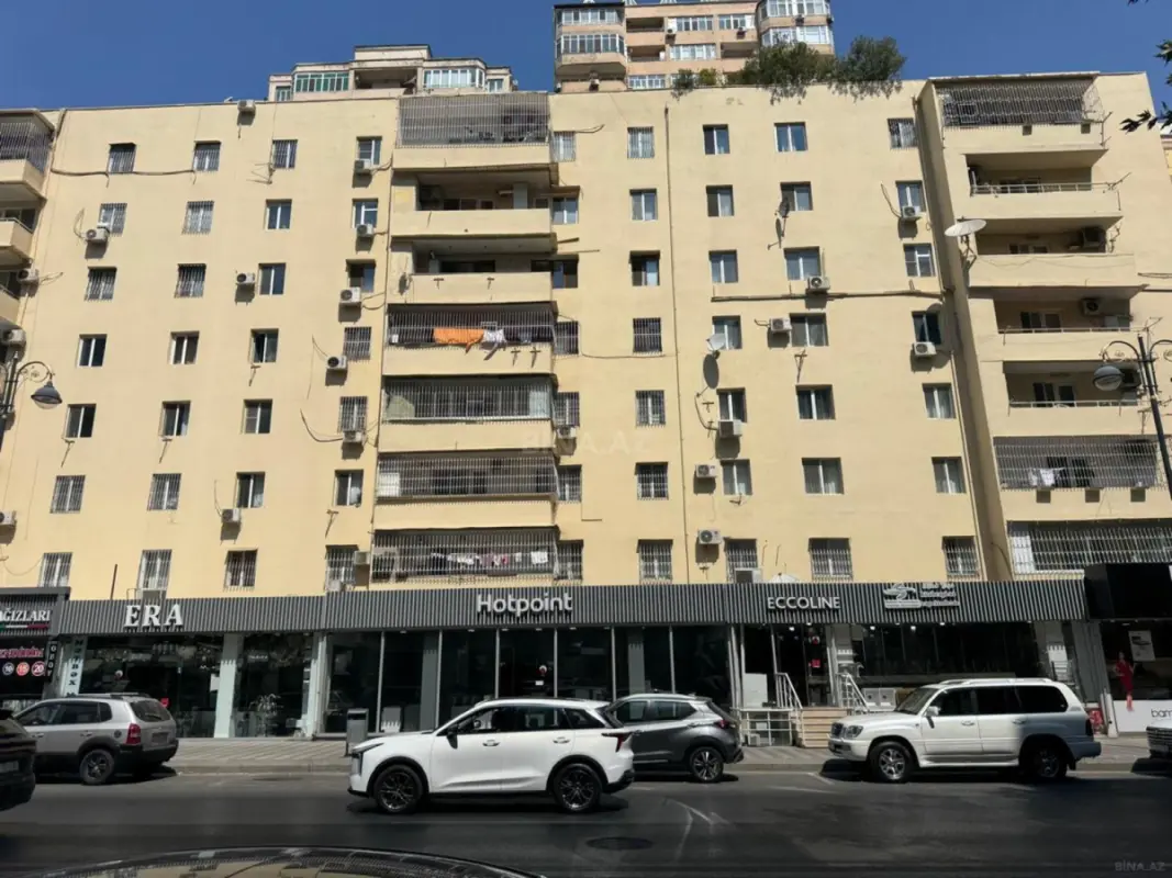 Satılır 4 otaqlı mənzil 105 m²