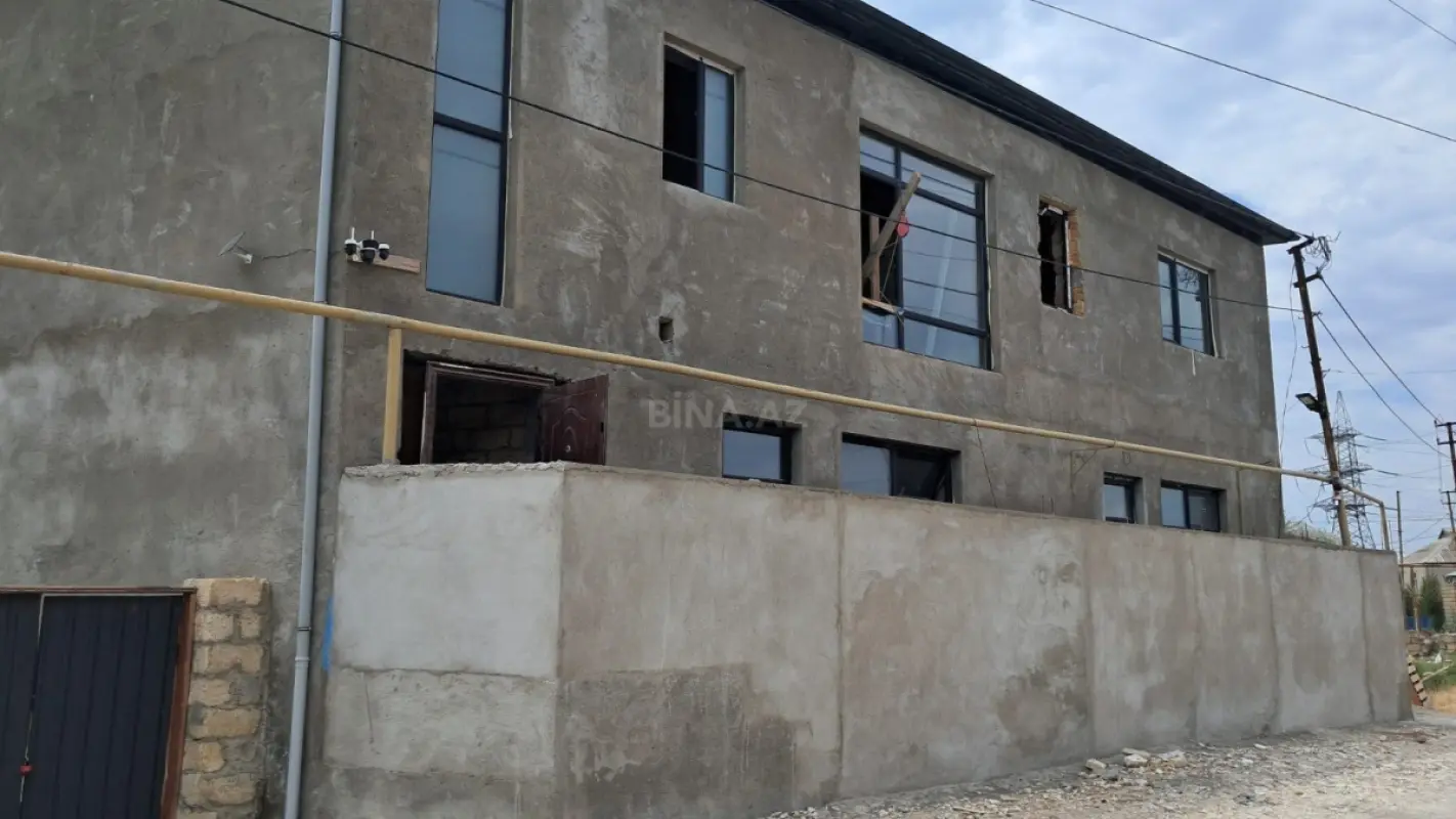 Satılır 8 otaqlı həyət evi 222 m²