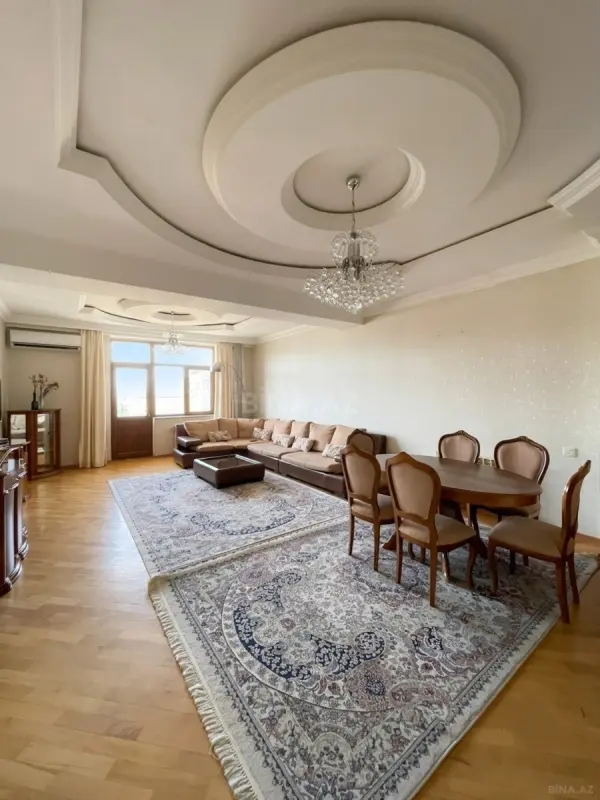 Satılır 3 otaqlı mənzil 130 m²