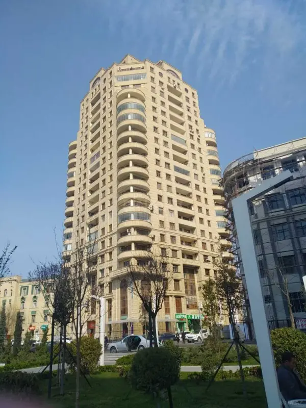 Kirayə verilir 3 otaqlı mənzil 130 m²