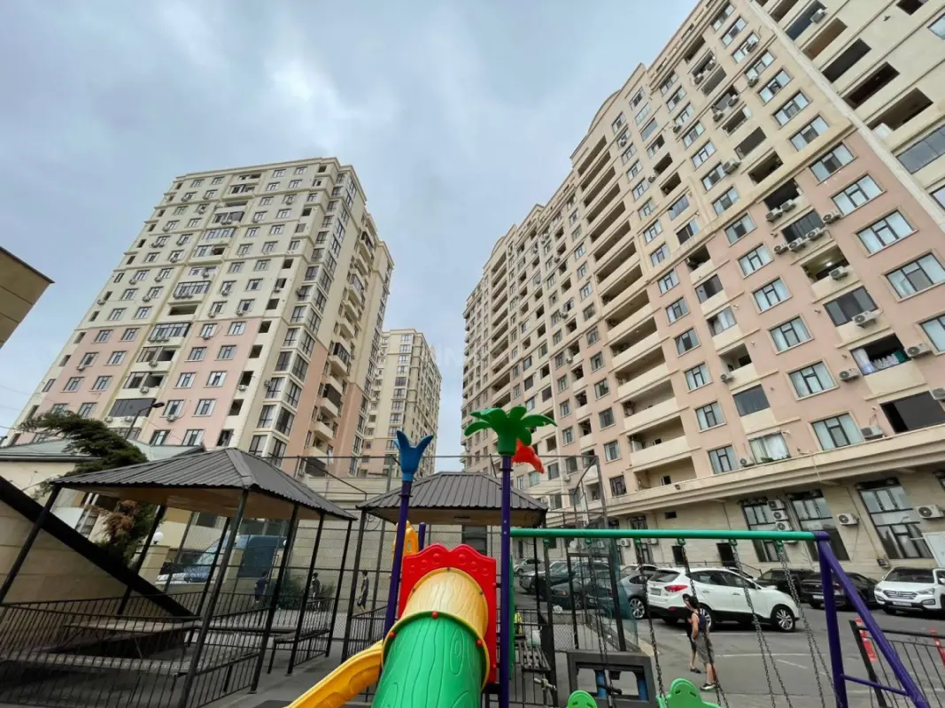 Kirayə verilir 2 otaqlı mənzil 75 m²