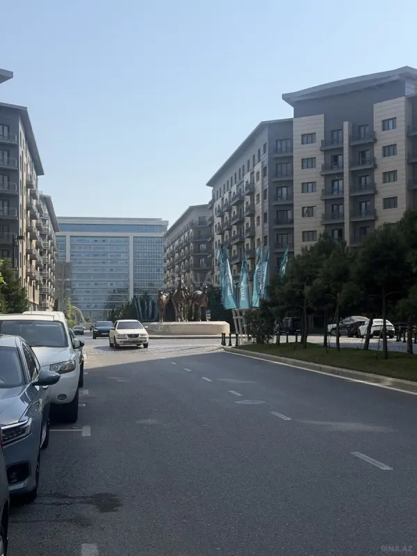 Satılır obyekt 326 m²