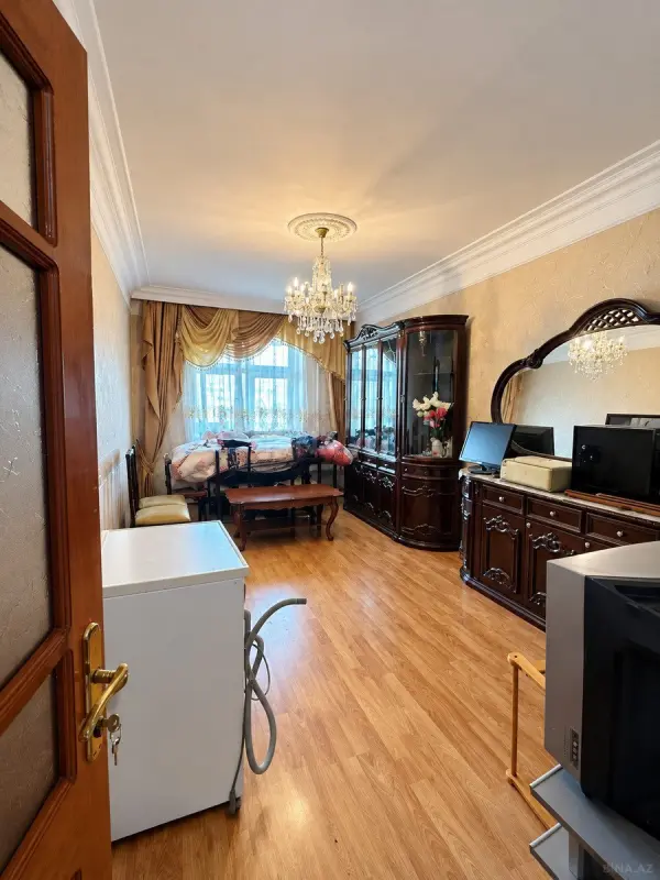 Satılır 5 otaqlı mənzil 110 m²