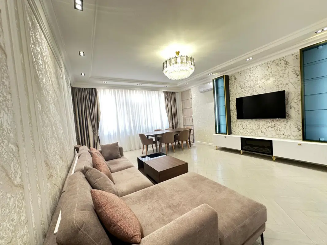 Satılır 2 otaqlı mənzil 108 m²