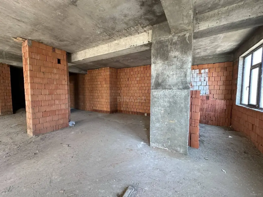 Satılır 3 otaqlı mənzil 142 m²
