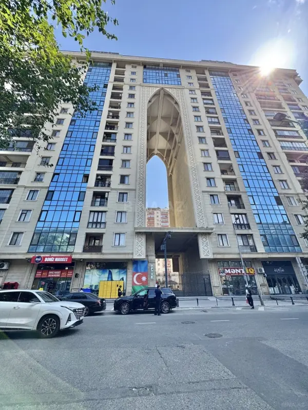 Satılır 5 otaqlı mənzil 323 m²