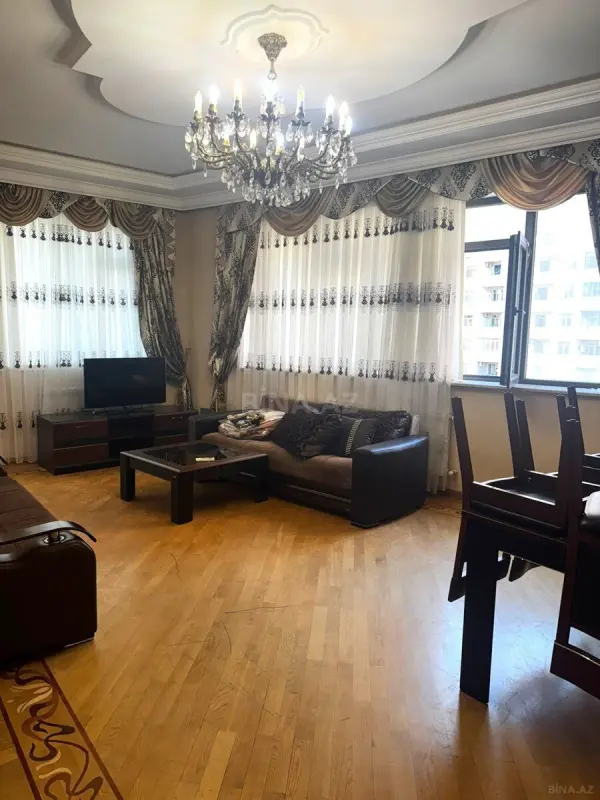 Kirayə verilir 3 otaqlı mənzil 135 m²
