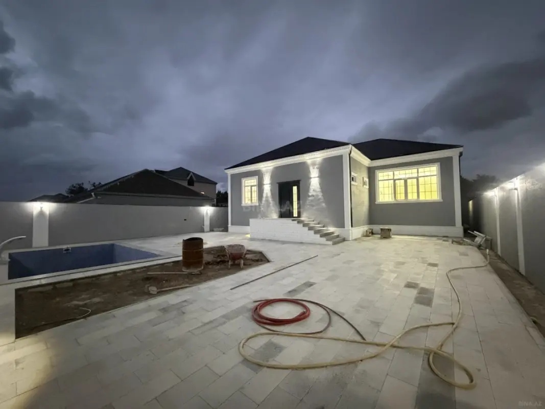 Satılır 6 otaqlı həyət evi 185 m²