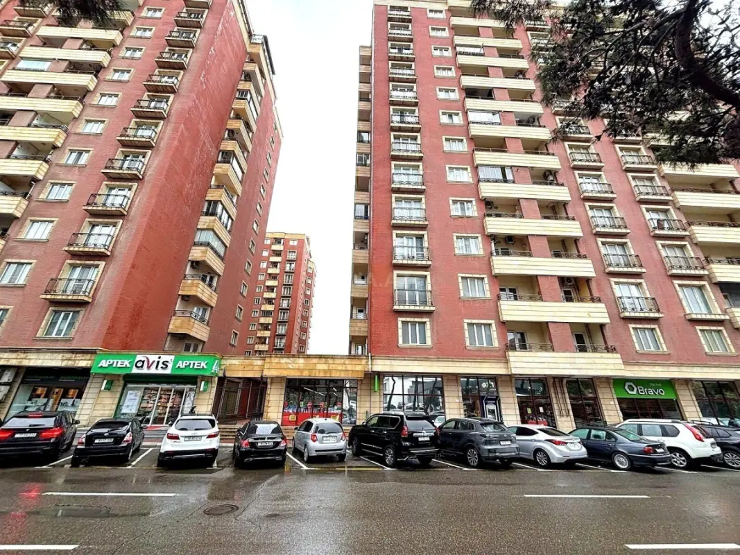Satılır 3 otaqlı mənzil 130 m²