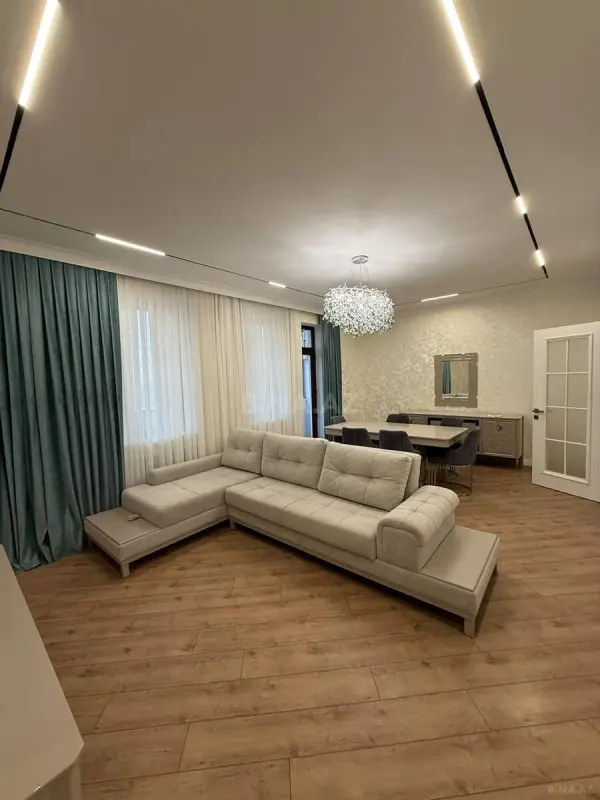 Satılır 3 otaqlı mənzil 130 m²