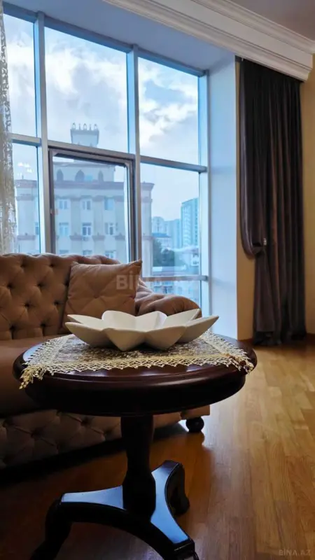 Kirayə verilir 3 otaqlı mənzil 170 m²
