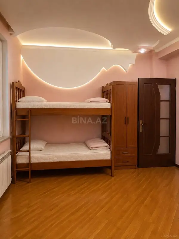 Kirayə verilir 3 otaqlı mənzil 142 m²