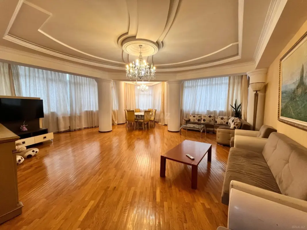 Satılır 3 otaqlı mənzil 200 m²