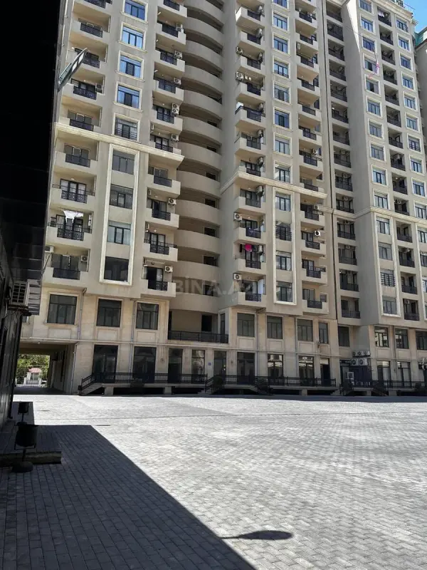 Satılır 4 otaqlı mənzil 175 m²