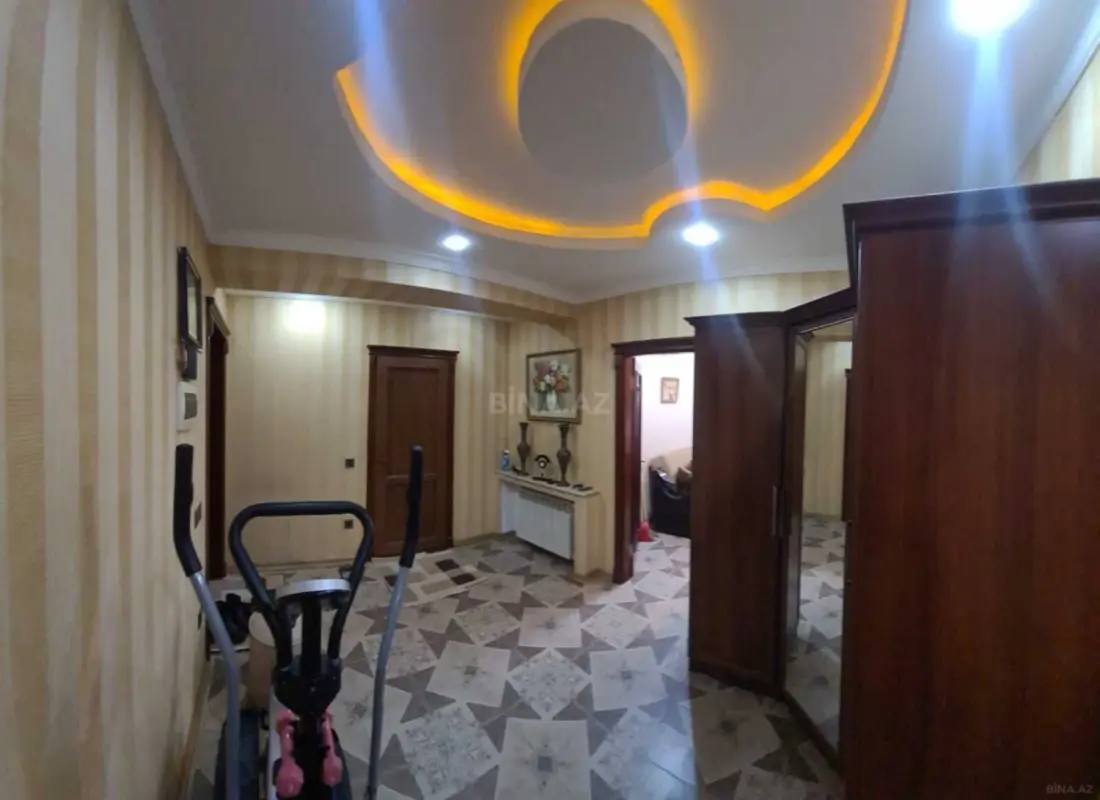 Satılır 3 otaqlı mənzil 132 m²