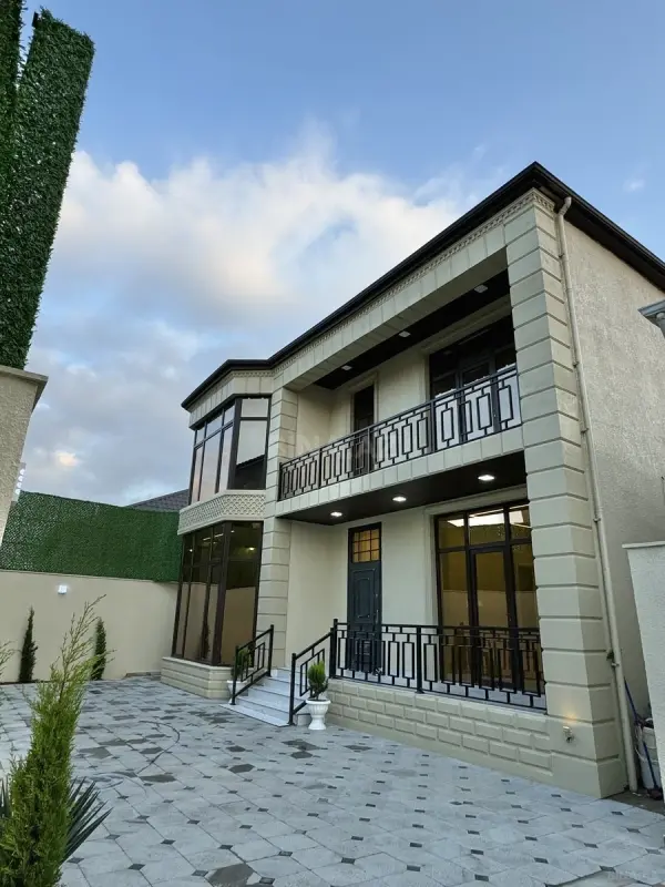 Satılır 5 otaqlı həyət evi 220 m²