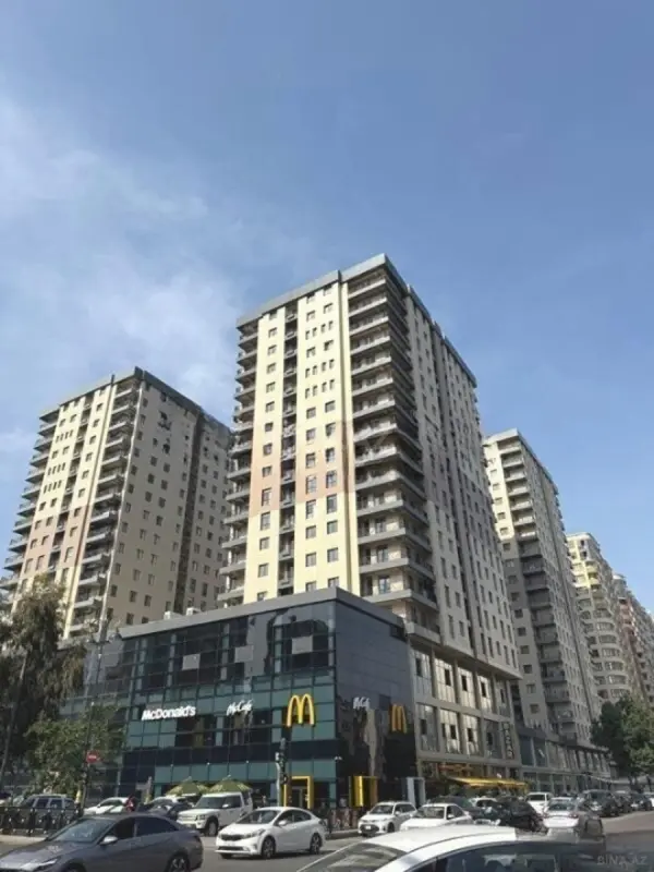 Satılır 4 otaqlı mənzil 195 m²