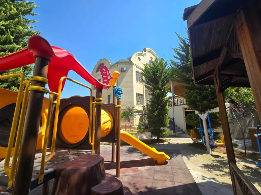Satılır 6 otaqlı həyət evi 500 m²