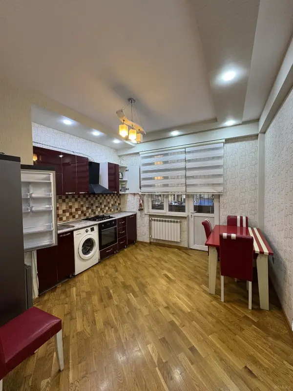 Satılır 2 otaqlı mənzil 81 m²