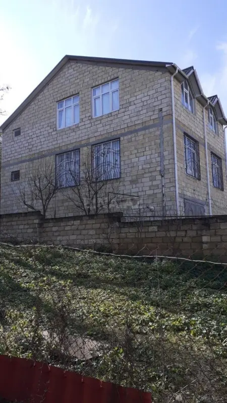 Kirayə verilir 5 otaqlı həyət evi 246 m²