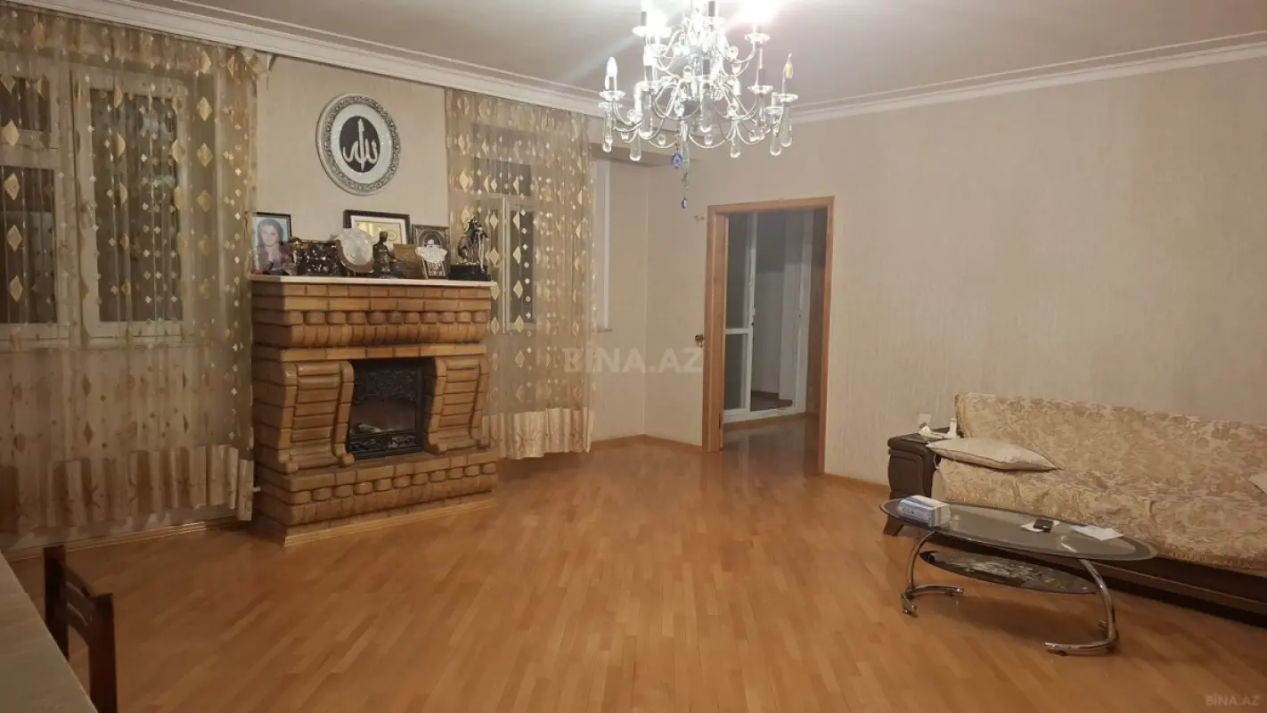 Satılır 4 otaqlı mənzil 120 m²
