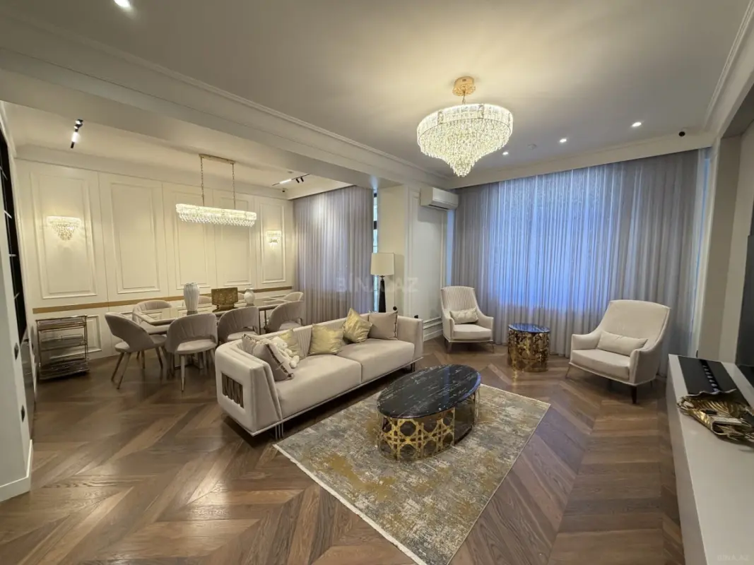 Satılır 4 otaqlı mənzil 205 m²