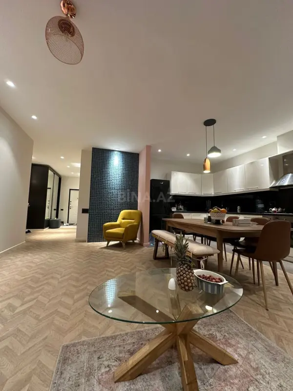 Kirayə verilir 2 otaqlı mənzil 90 m²