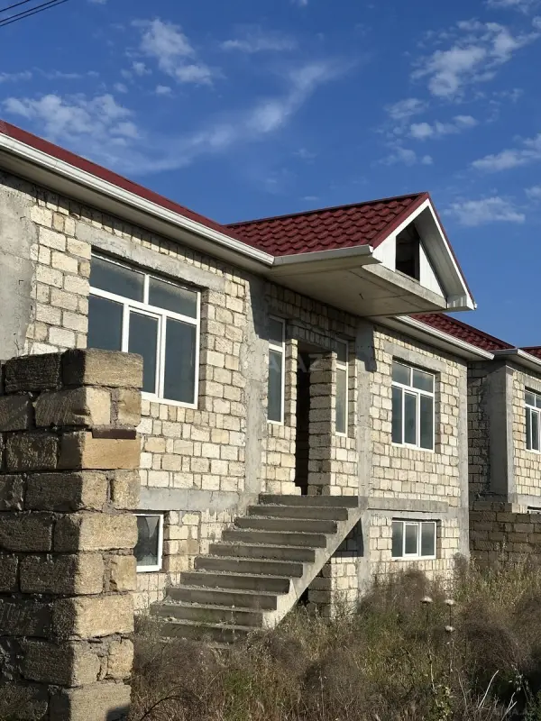 Satılır 4 otaqlı həyət evi 200 m²