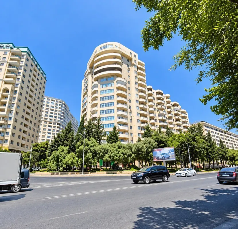 Satılır 3 otaqlı mənzil 136 m²