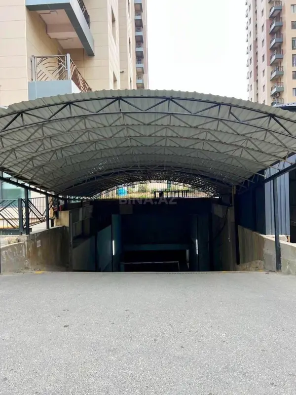 Satılır 4 otaqlı mənzil 193 m²