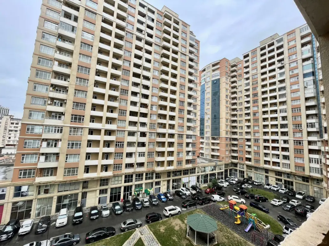 Kirayə verilir 2 otaqlı mənzil 96 m²