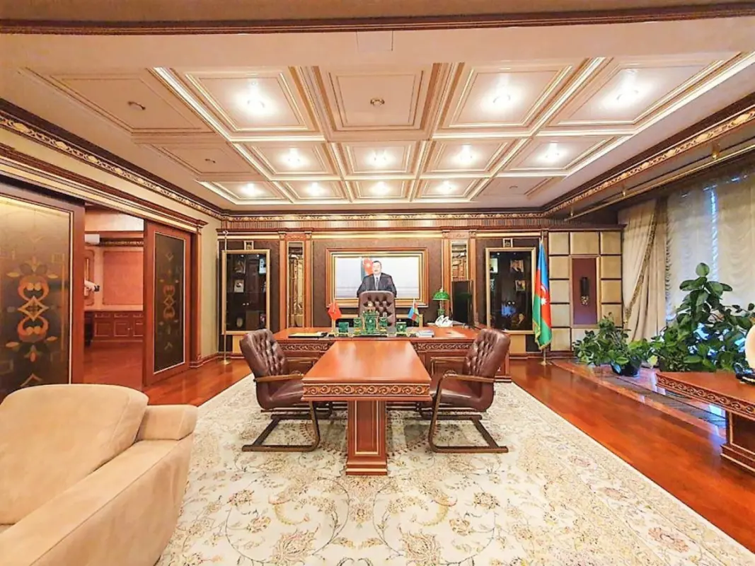 Kirayə verilir 8 otaqlı ofis 1020 m²