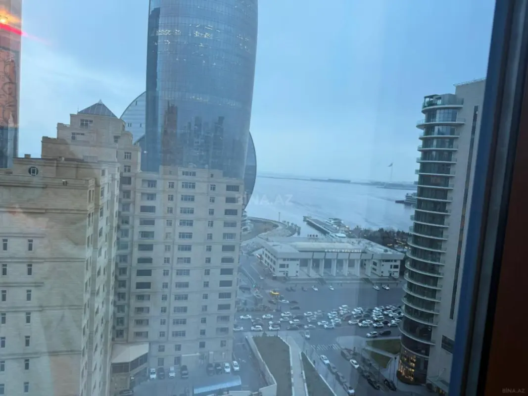 Kirayə verilir 4 otaqlı mənzil 200 m²