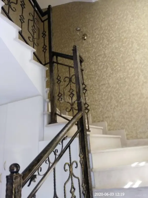 Satılır 6 otaqlı həyət evi 340 m²