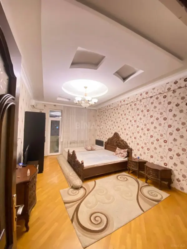 Kirayə verilir 4 otaqlı mənzil 180 m²