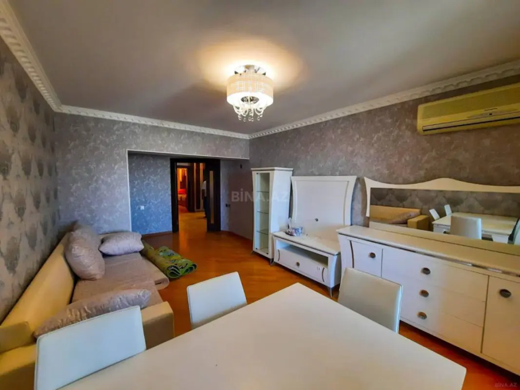 Kirayə verilir 3 otaqlı mənzil 130 m²