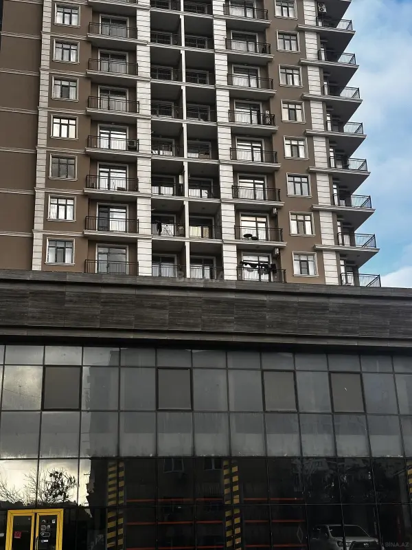 Satılır 4 otaqlı mənzil 181.2 m²