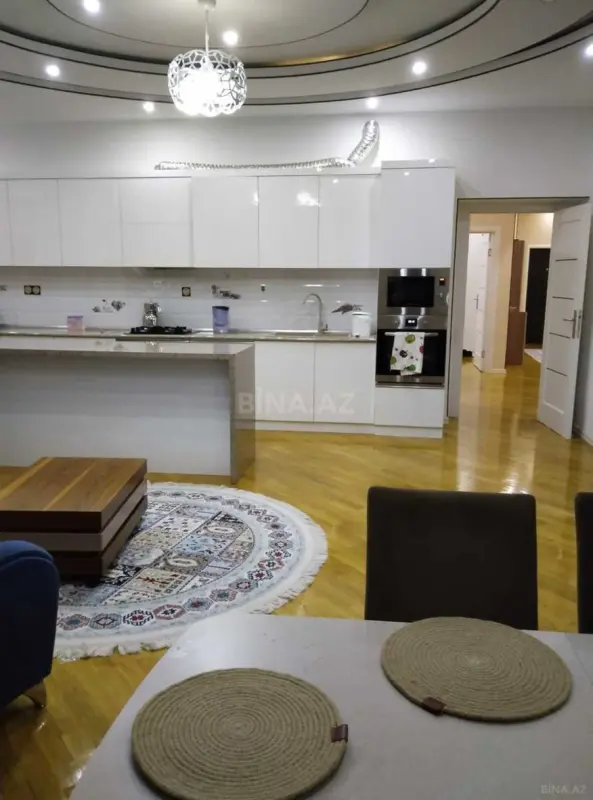 Kirayə verilir 3 otaqlı mənzil 130 m²