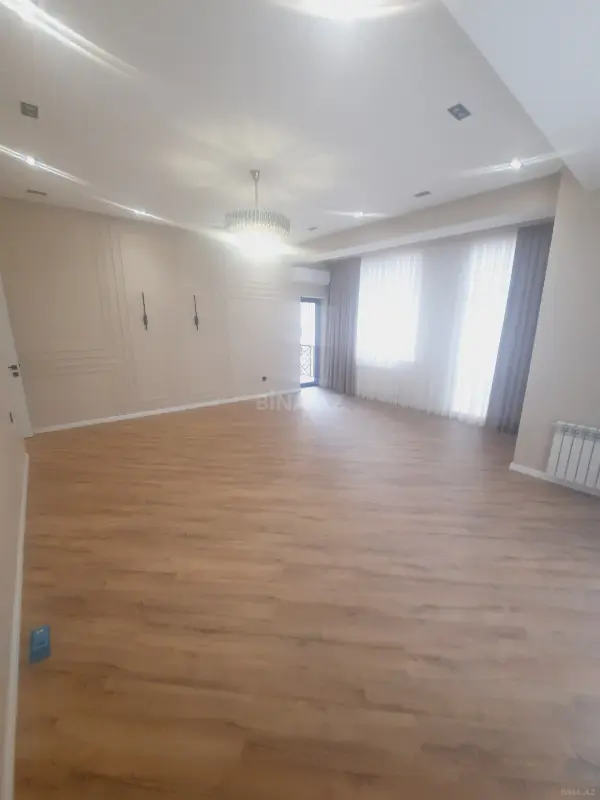 Satılır 4 otaqlı mənzil 156.5 m²