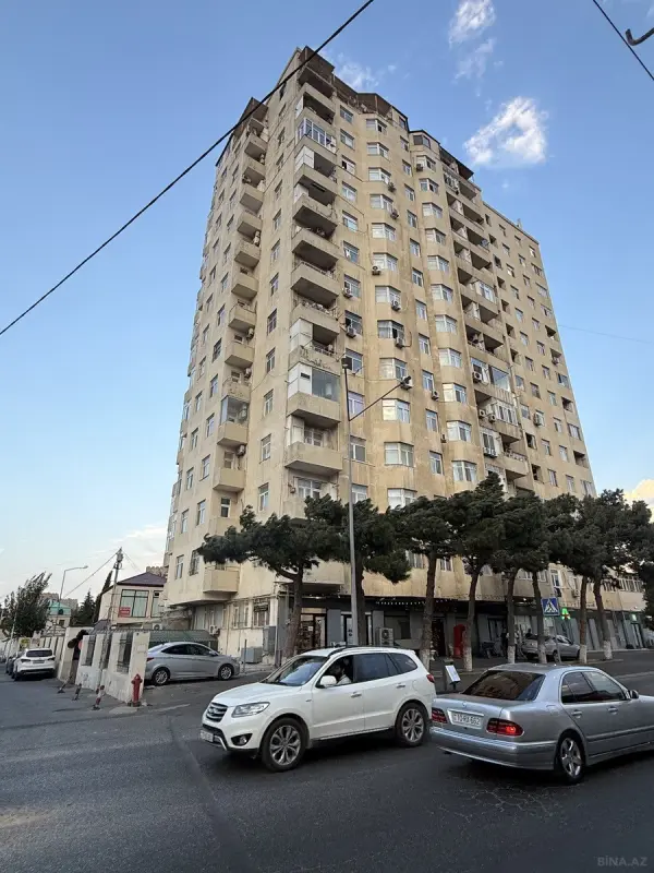 Satılır 4 otaqlı mənzil 137 m²