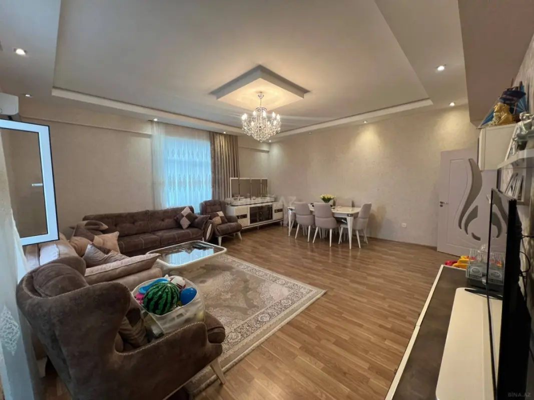 Satılır 3 otaqlı mənzil 135 m²